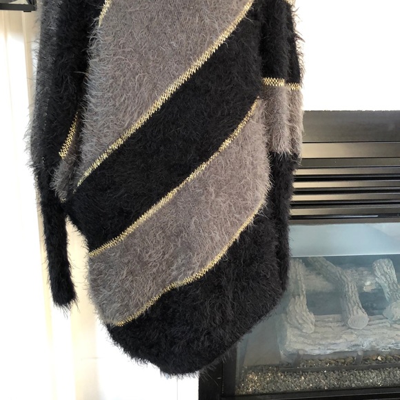 🌺S-Twelve black, gold & grey sweater🌺 - Picture 5 of 7